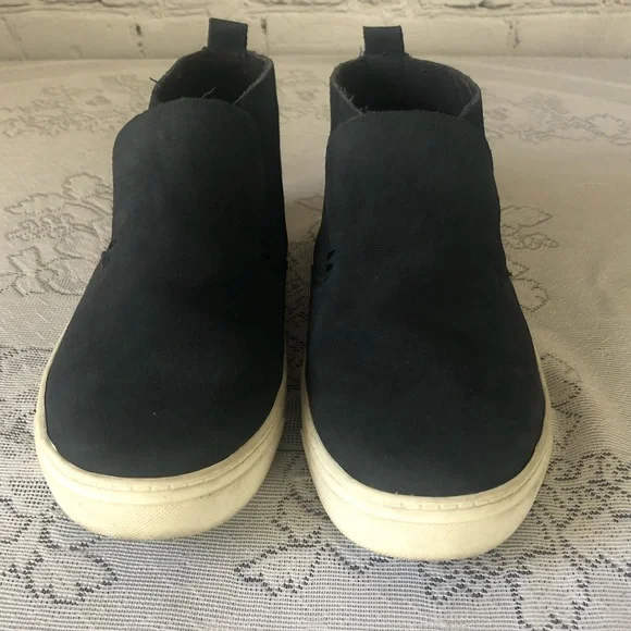 SHOES - Women's Dolce Vita blue suede high-top slip on shoes. Size 8 - Picture 6 of 14